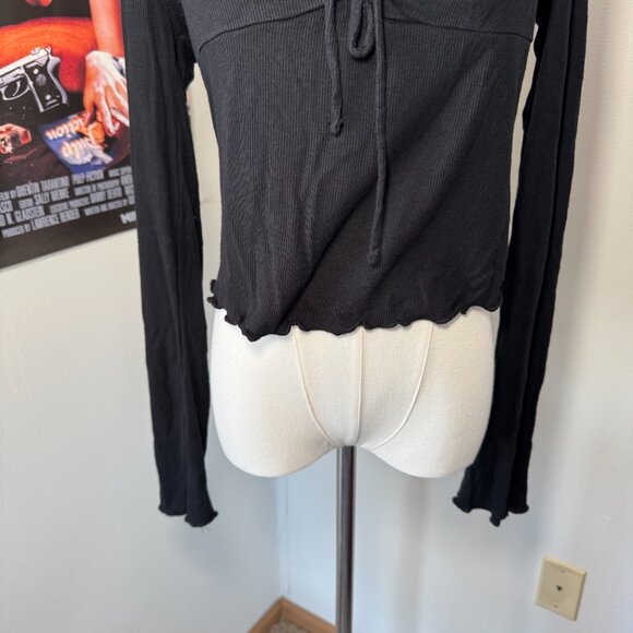Urban Outfitters Kimchi Blue Black Long Sleeve Scalloped Cropped Blouse - Picture 11 of 12